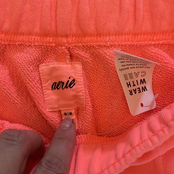 AERIE SWEAT PANTS 25” SIZE M NWT - Picture 3 of 4